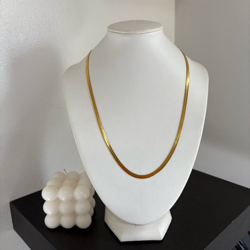 Elegant Gold Necklace